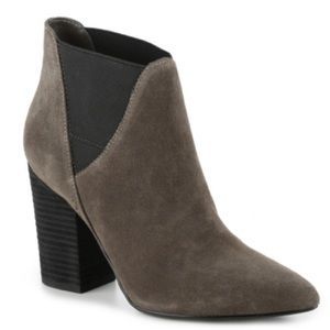 Crown Vintage block heel suede pointed toe Booties